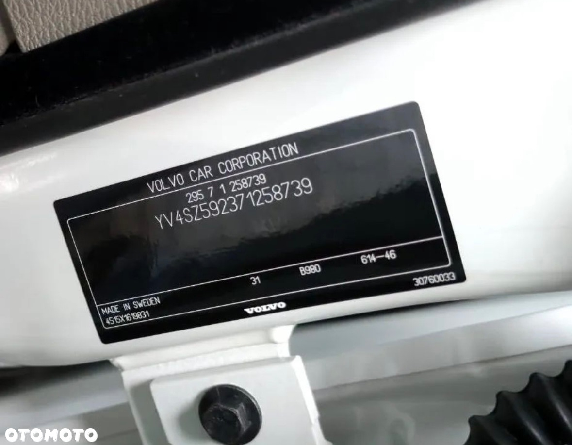 Volvo XC 70 AWD Momentum - 27