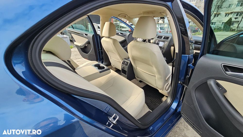 Volkswagen Jetta - 17