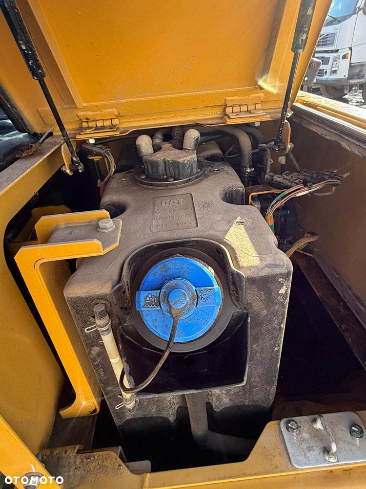 Caterpillar 323 - 24