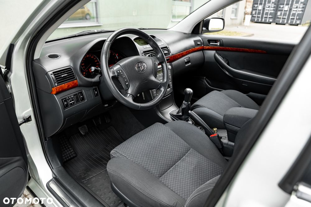 Toyota Avensis 1.8 VVT-i Executive - 15