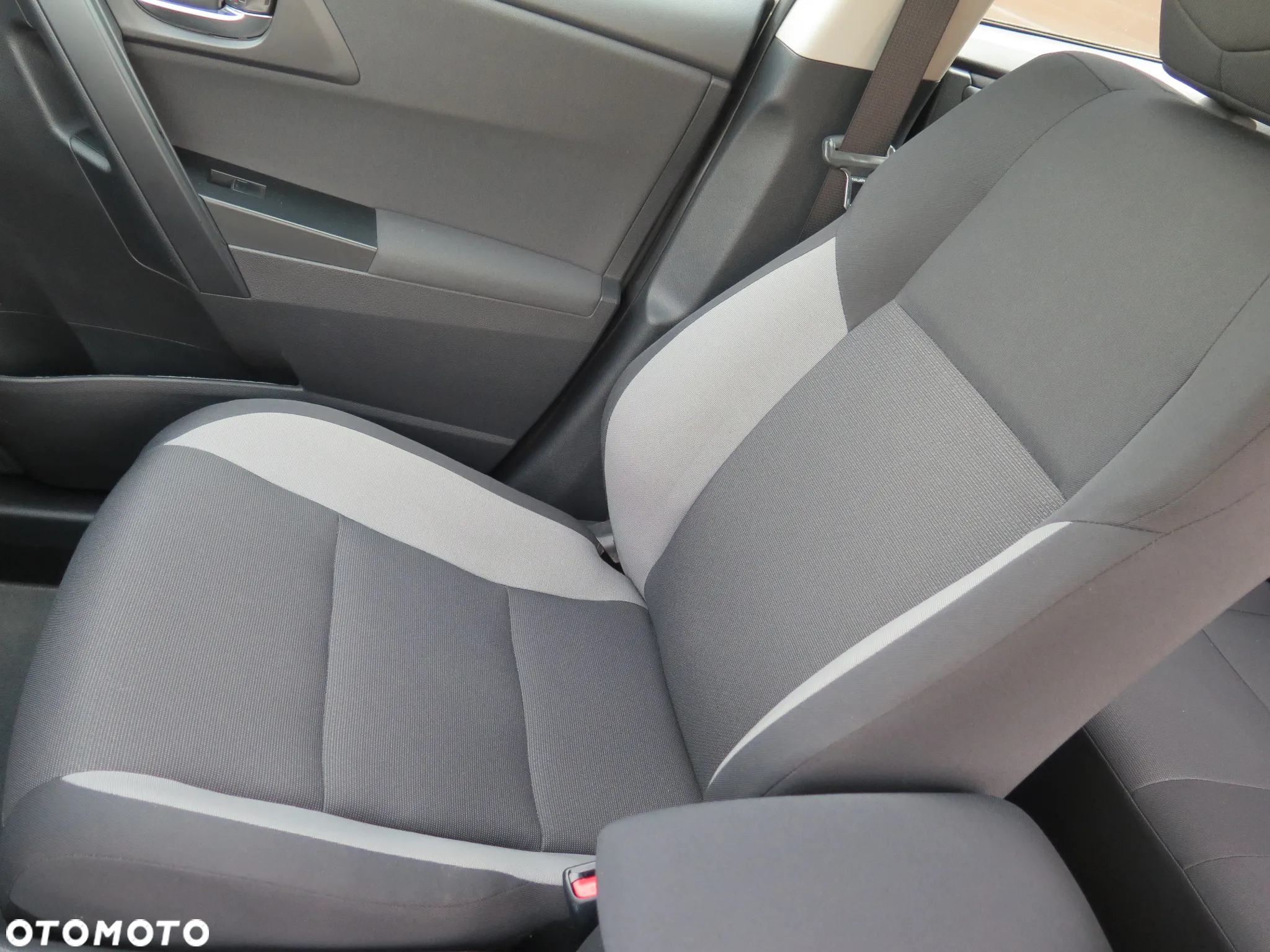 Toyota Auris 1.33 VVT-i Active - 16