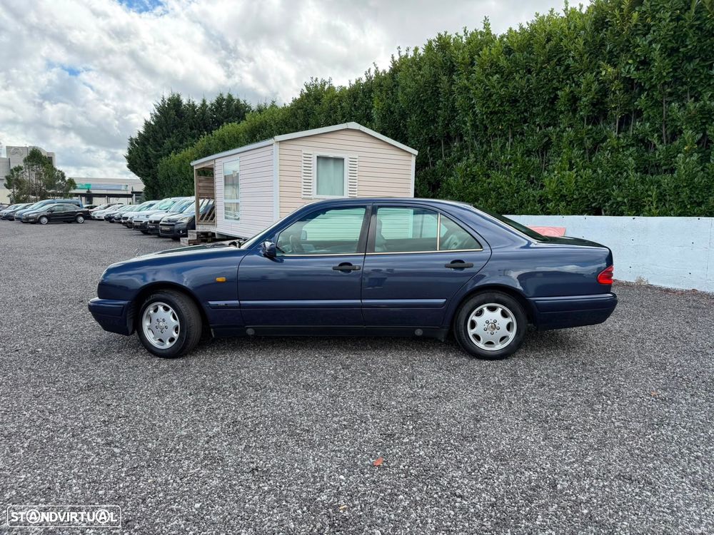 Mercedes-Benz E 220 D Classic - 13