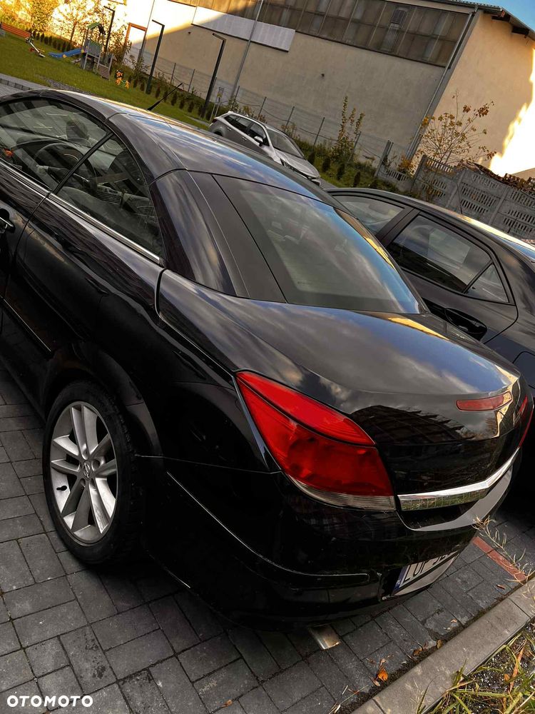 Opel Astra III GTC 1.8 Cosmo - 4