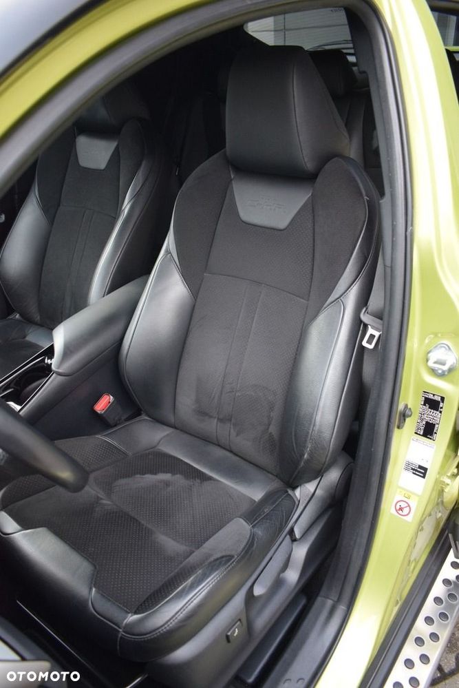 Toyota C-HR 1.8 Hybrid Neon Lime powered by JBL - 11