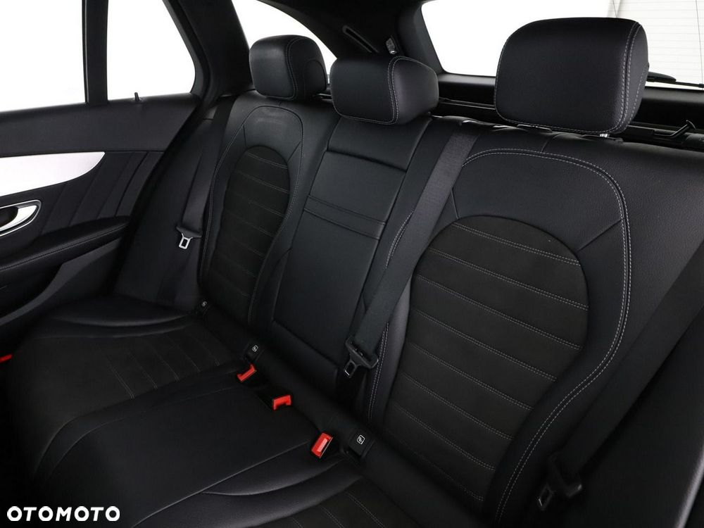 Mercedes-Benz Klasa C 300 9G-TRONIC AMG Line - 18
