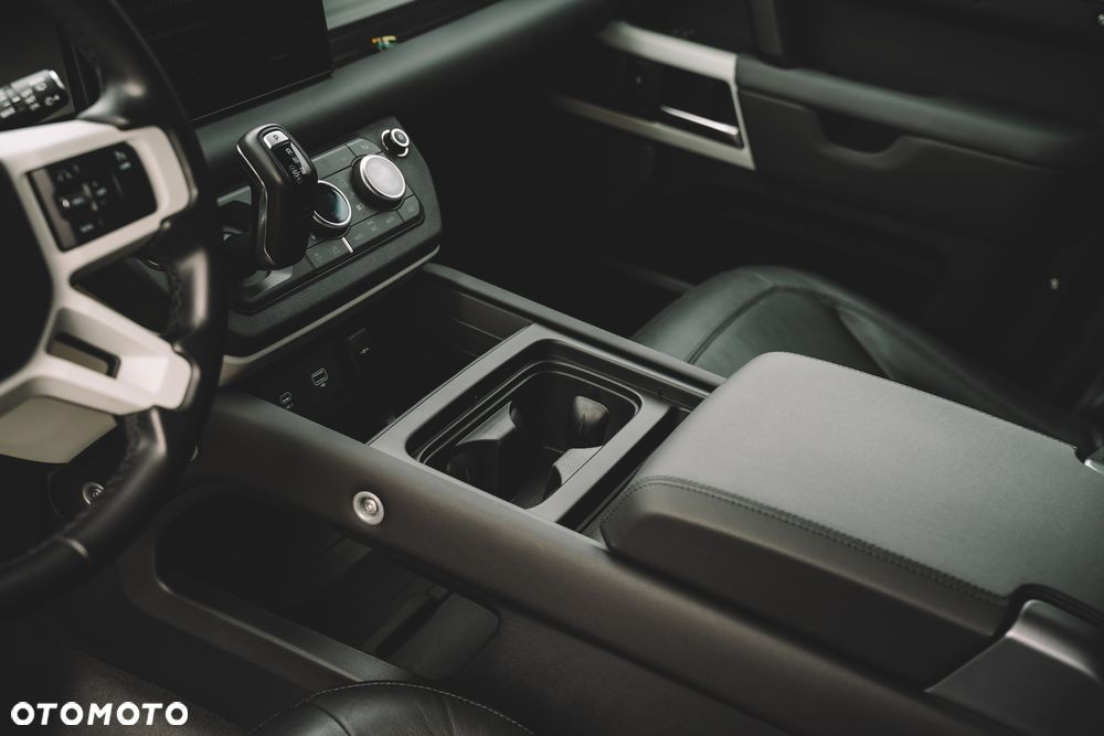 Land Rover Defender 3.0 D300 mHEV SE - 24
