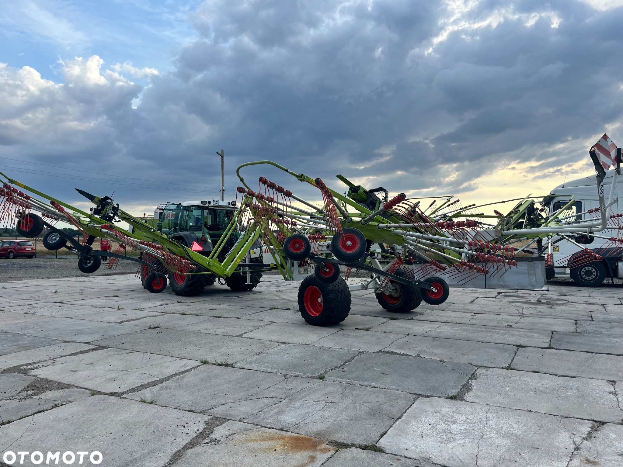 Claas Liner 4000 / zgrabiarka / 4 wirnikowa / 15 metrów / komputer ISOBUS - 12
