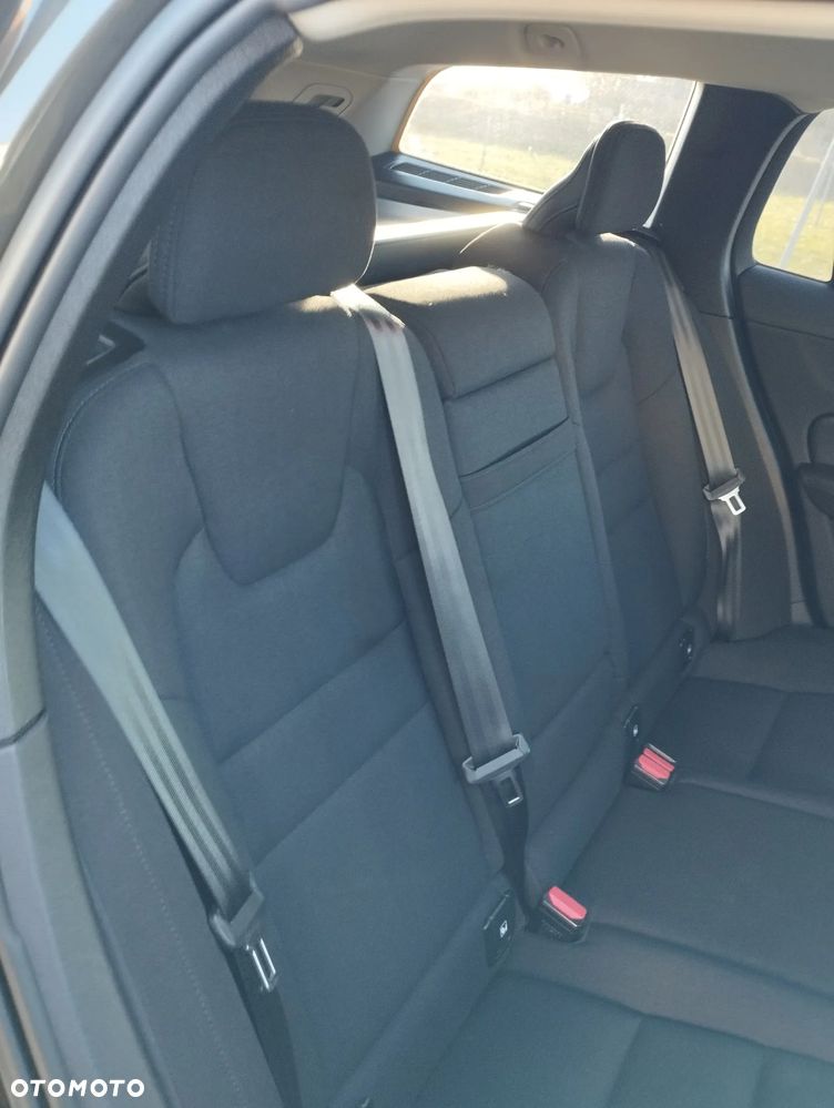 Volvo V60 B3 B Momentum - 36