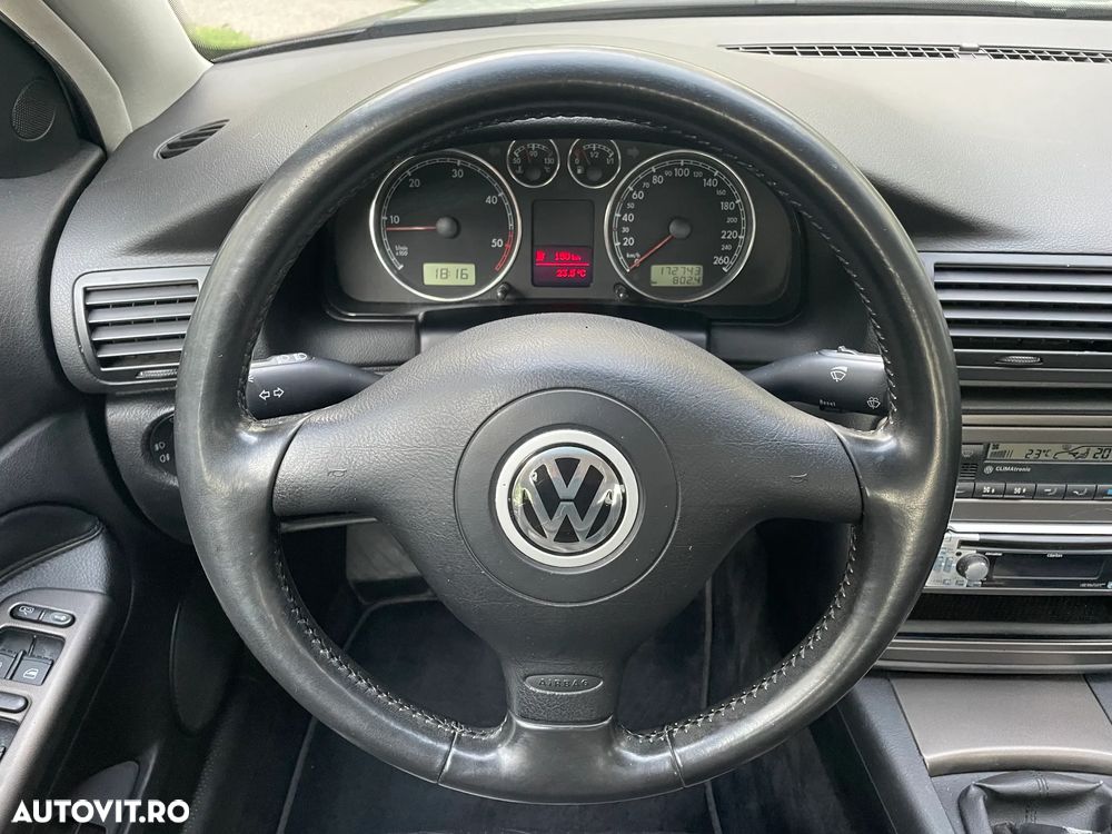 Volkswagen Passat 1.9 TDI Highline - 19