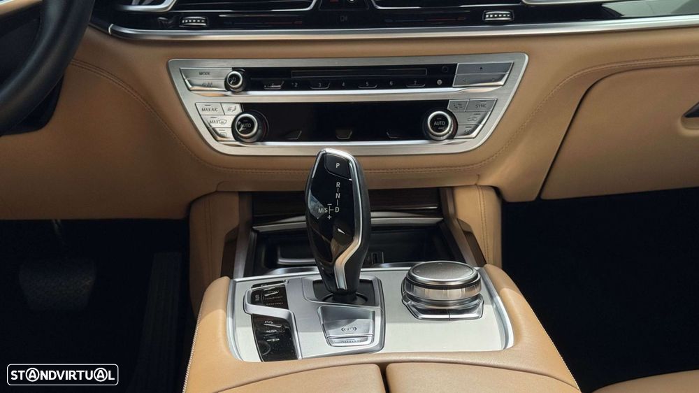BMW 740 d xDrive Pack M - 12