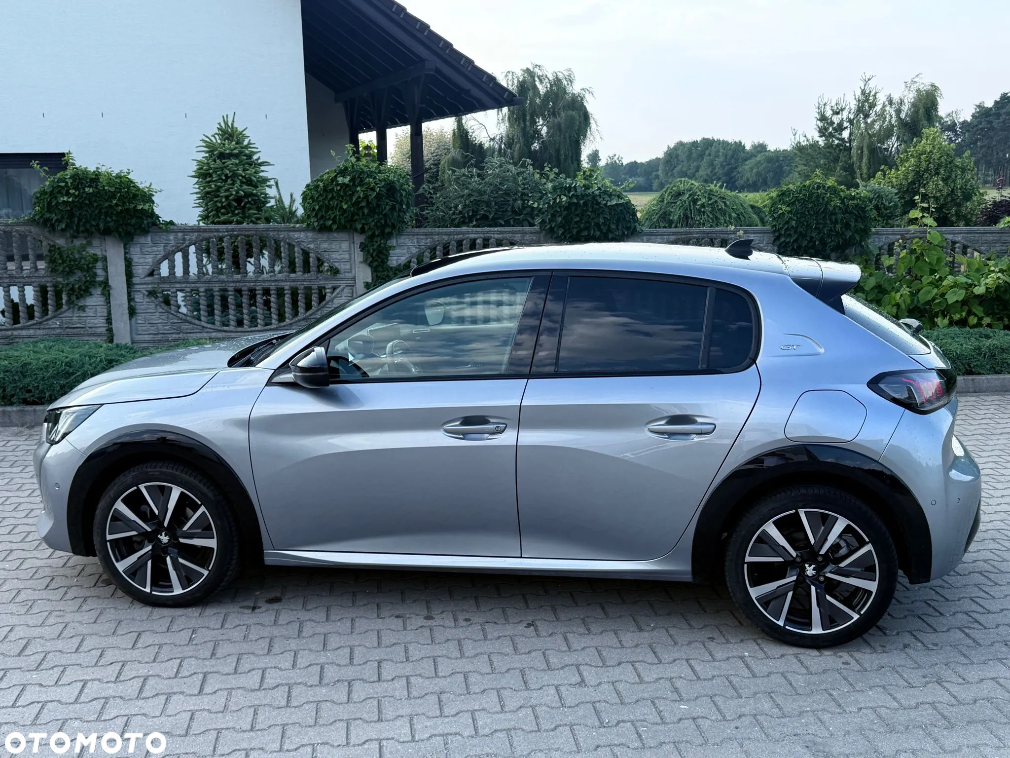 Peugeot 208 PureTech 100 GT - 10