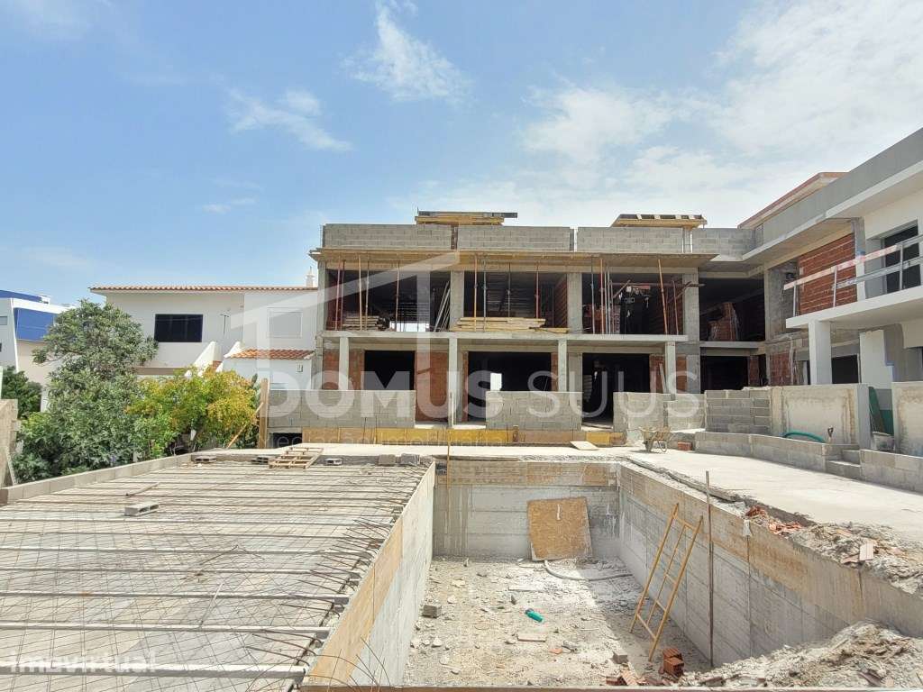 Moradia tipologia T4, inserida em condomínio fechado em construção - Grande imagem: 3/31