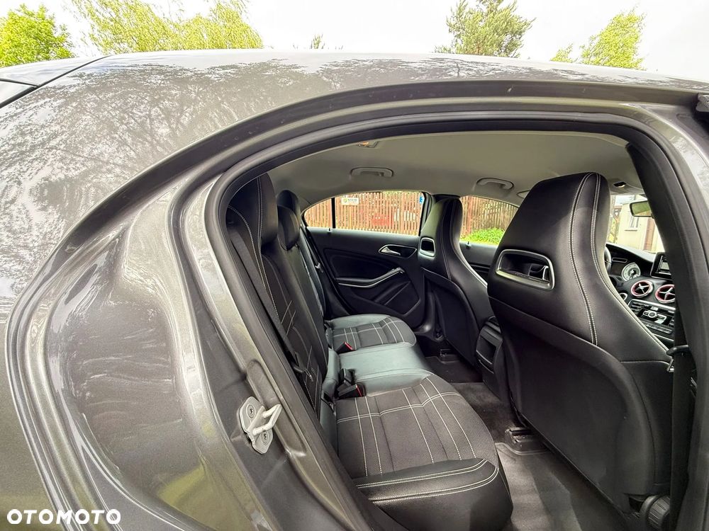 Mercedes-Benz Klasa A 180 (BlueEFFICIENCY) - 32