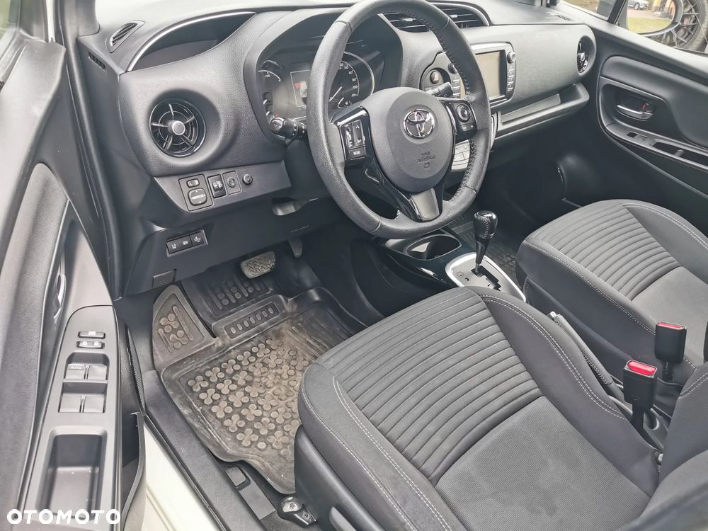 Toyota Yaris Hybrid 100 Selection - 20