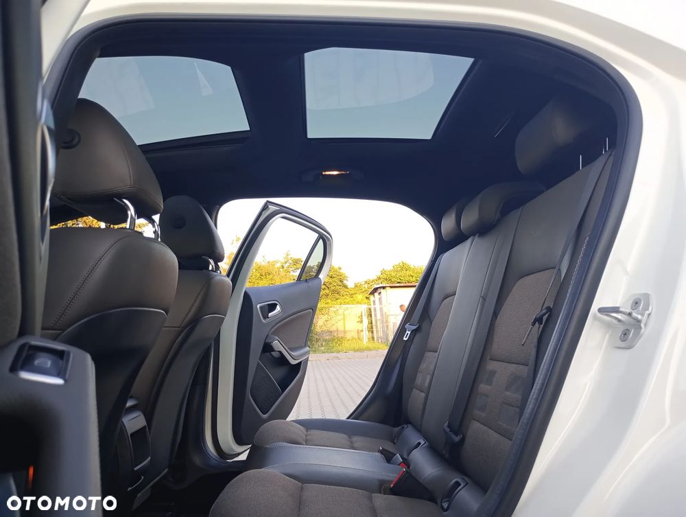 Mercedes-Benz GLA 200 UrbanStyle Edition - 29