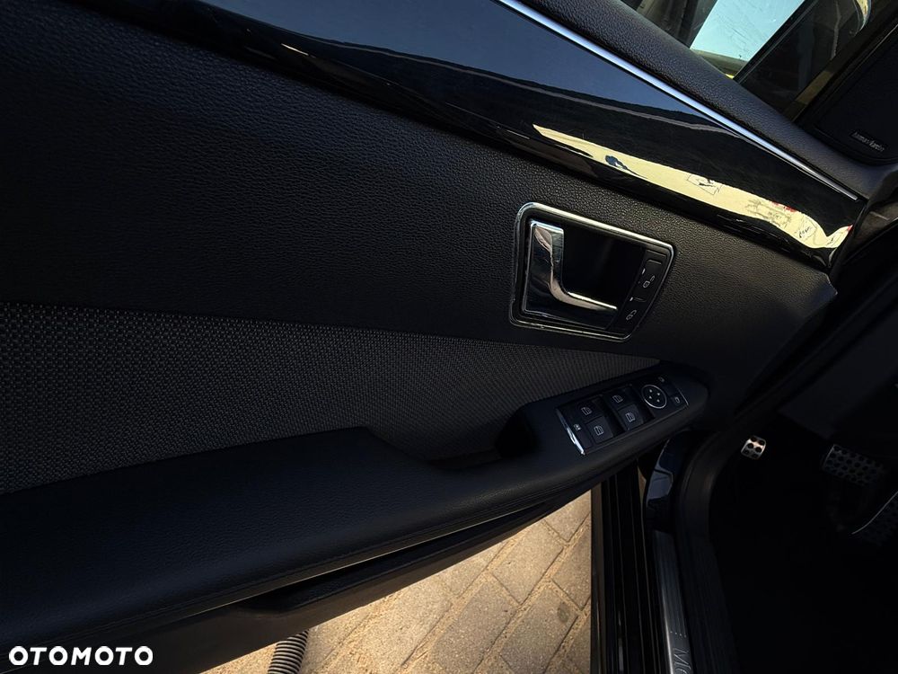 Mercedes-Benz Klasa E 220 CDI DPF BlueEFFICIENCY Automatik Avantgarde - 4