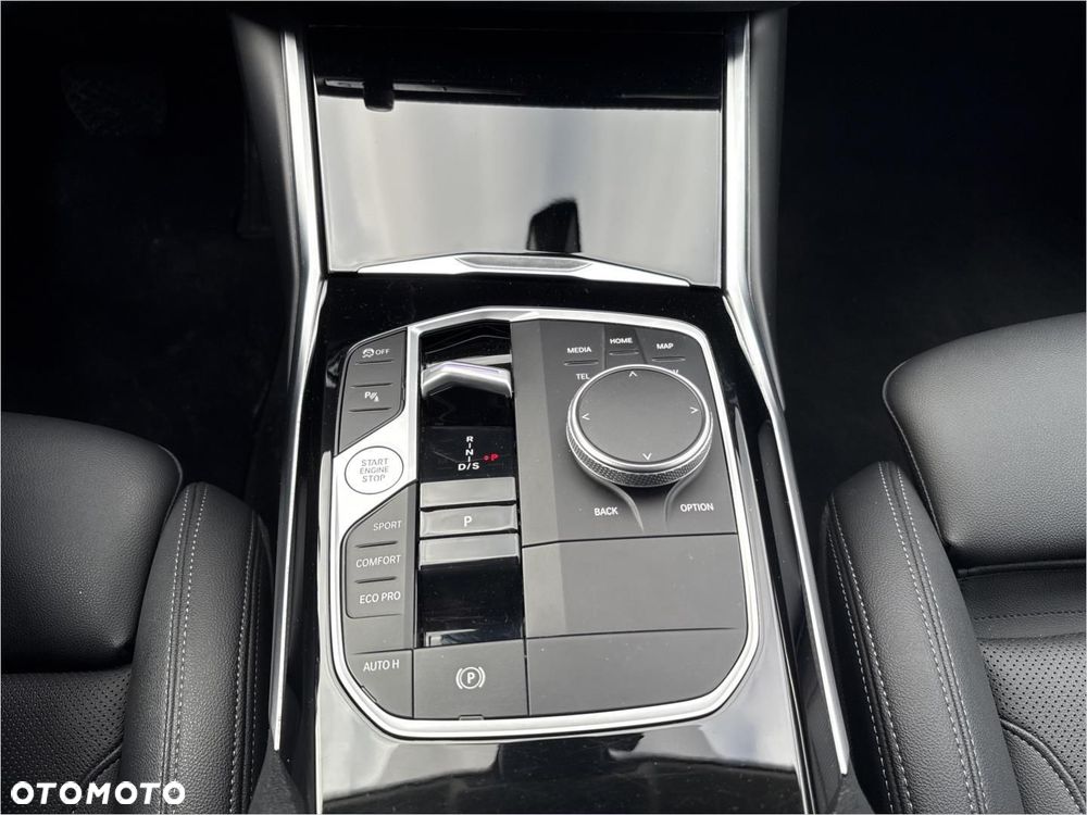 BMW Seria 3 318d MHEV - 16