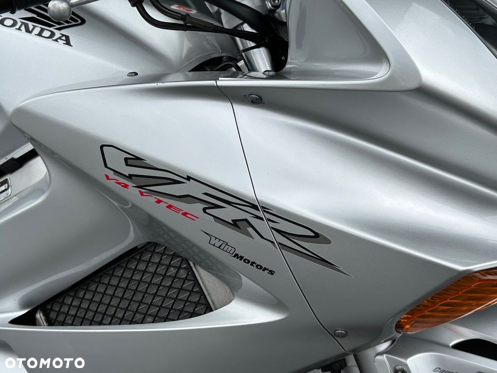 Honda VFR - 15