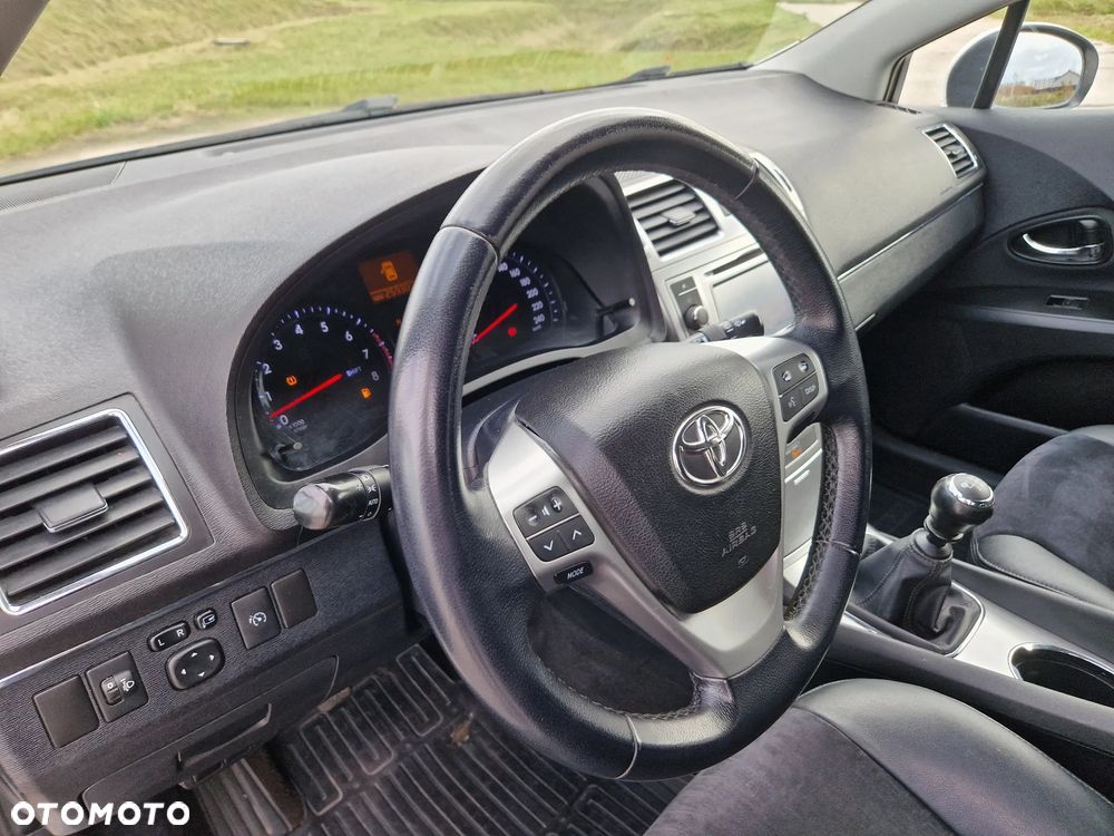 Toyota Avensis - 25