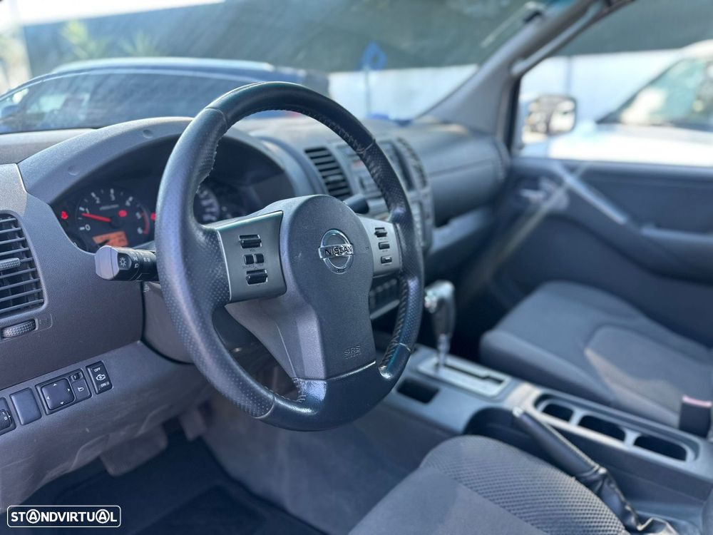 Nissan Navara 2.5 dCi CD LE AT - 10