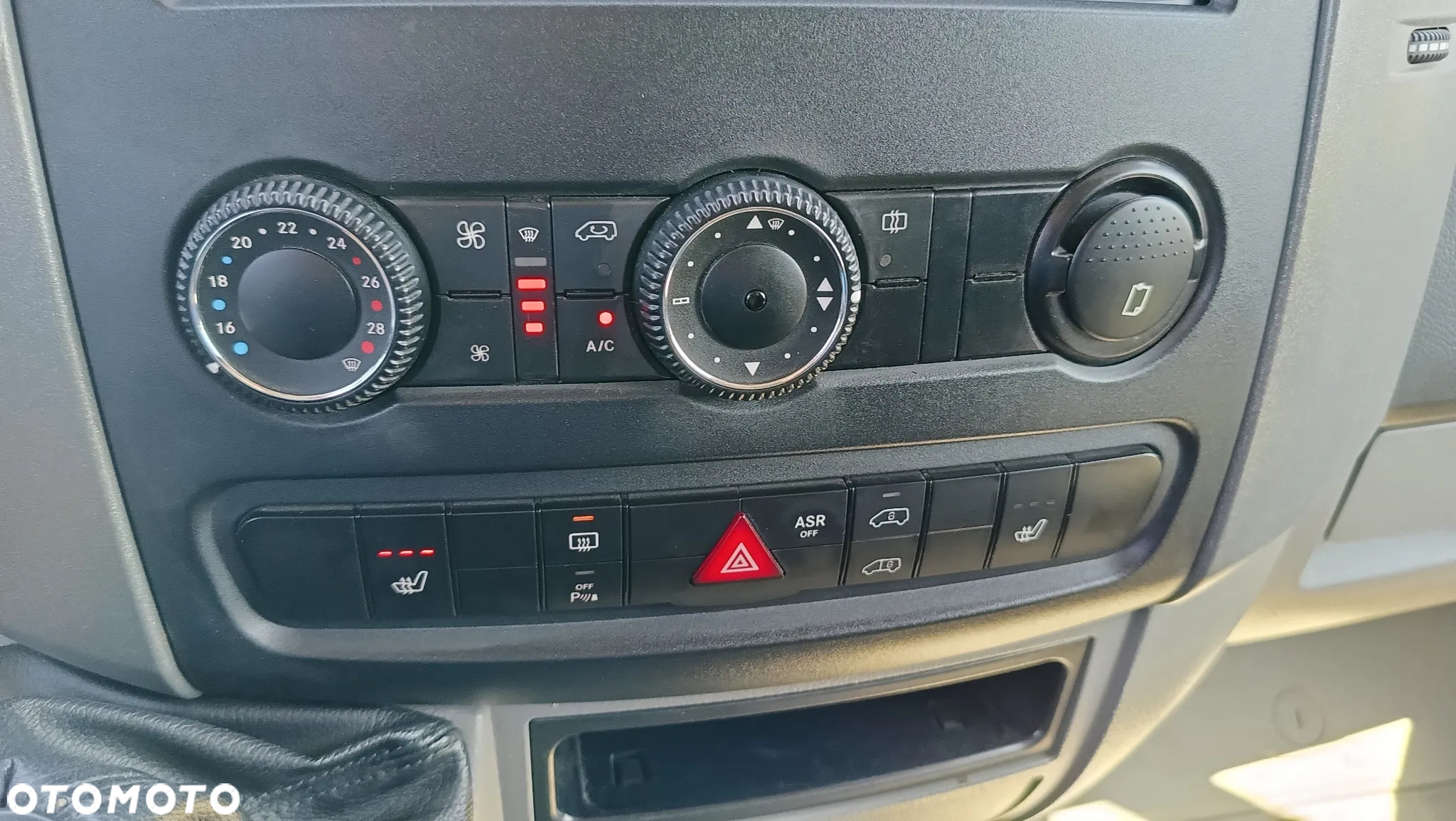 Mercedes-Benz Sprinter L2H2 Średniak 319 CDI 3.0 V6 190KM - 24
