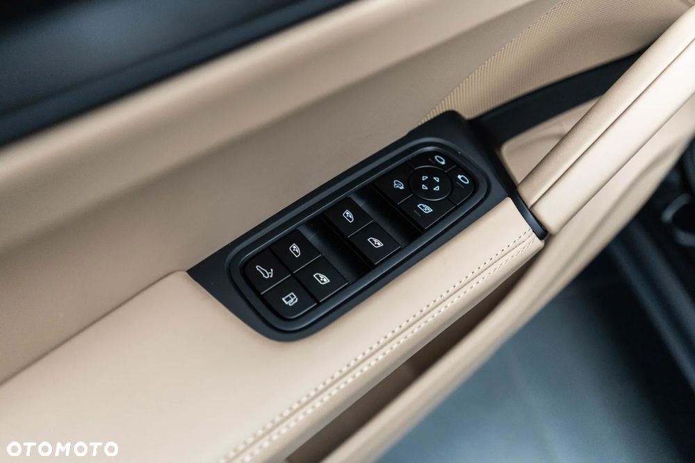 Porsche Cayenne E-Hybrid PHEV Black Edition - 25