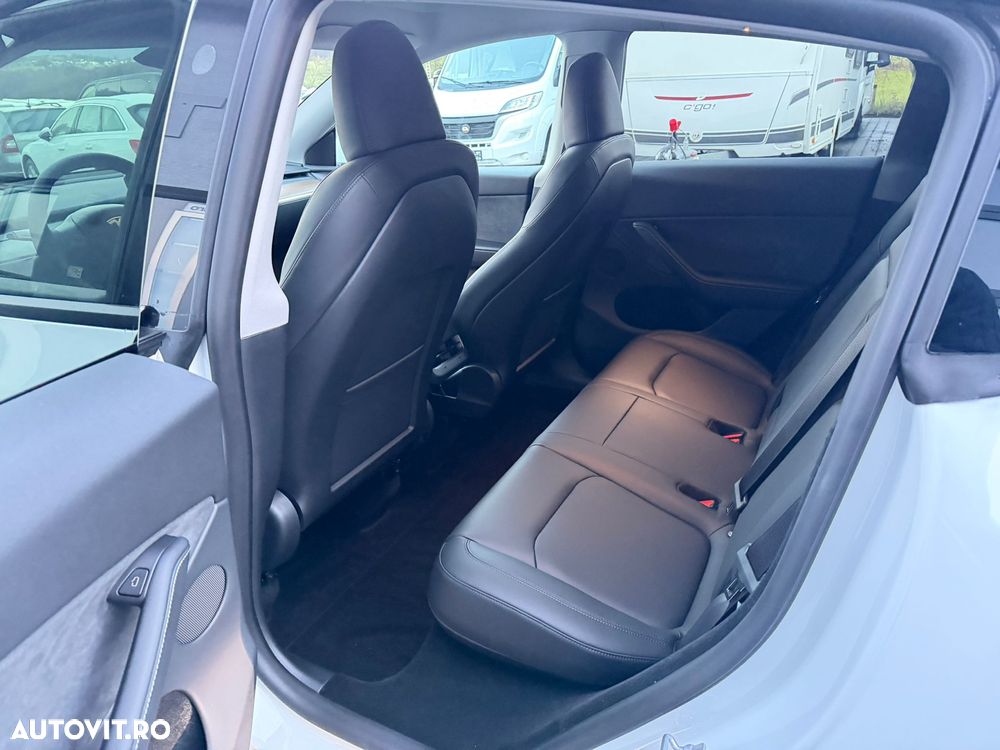 Tesla Model Y - 3