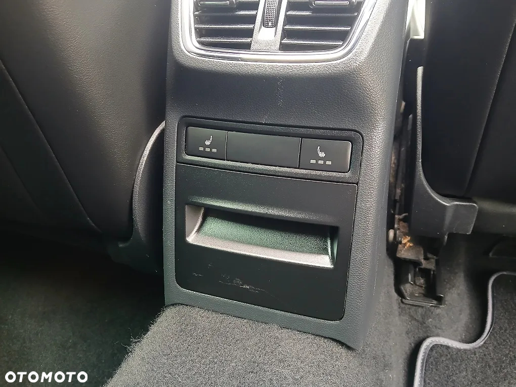 Skoda Octavia Combi 2.0 TDI DSG RS - 22