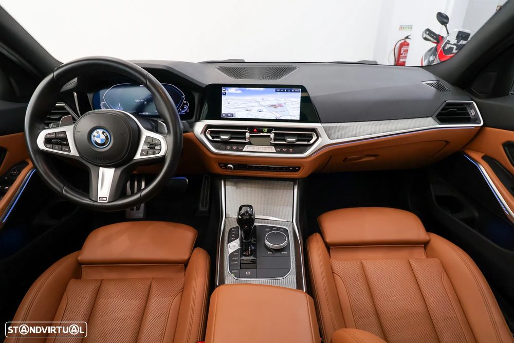 BMW 320 e Pack Desportivo M Auto - 22