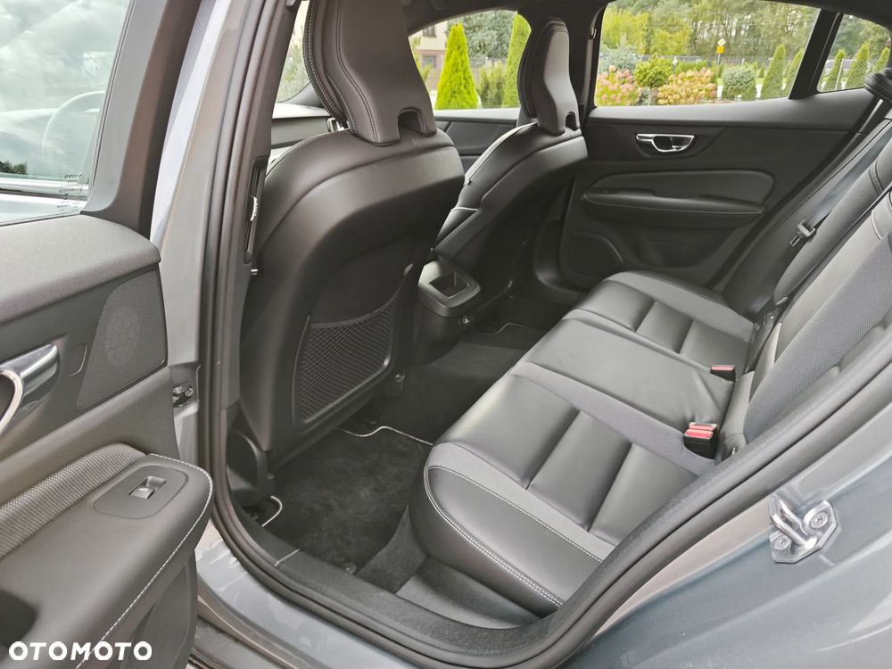 Volvo S60 T4 R-Design - 16