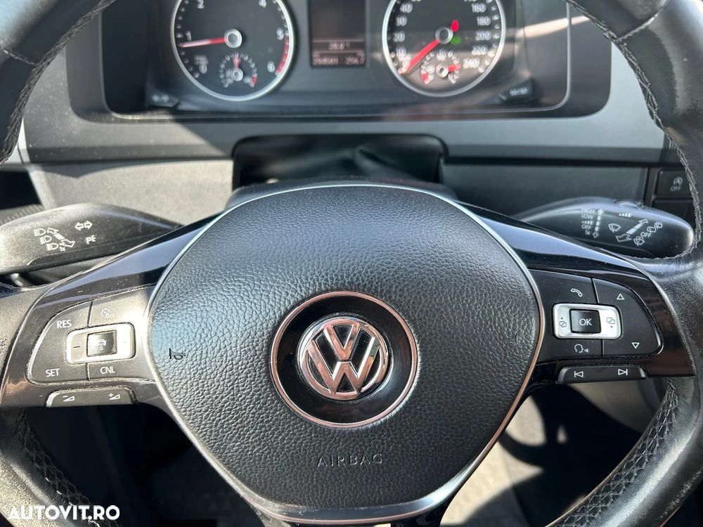 Volkswagen Caravelle - 14