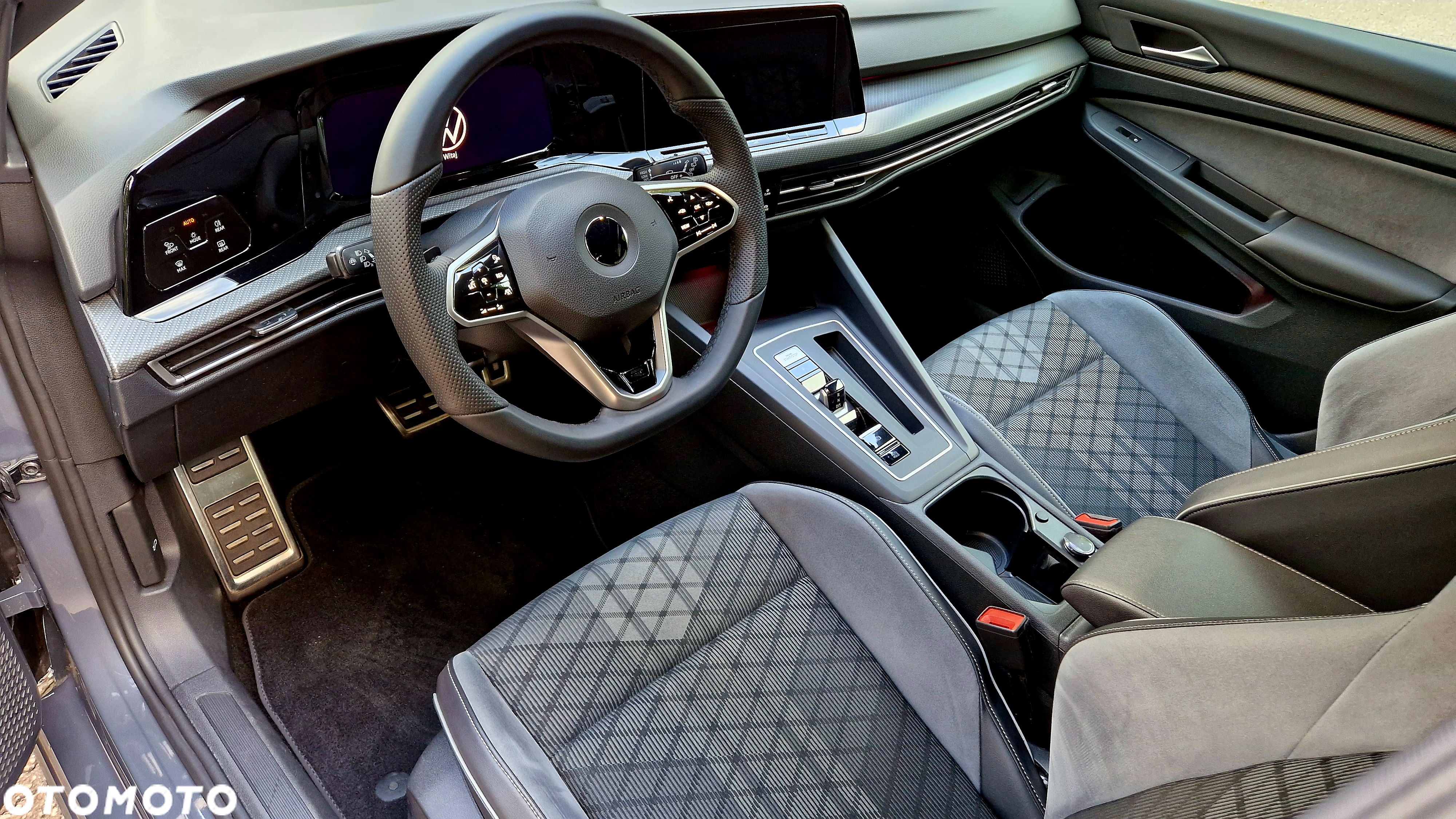 Volkswagen Golf VIII 2.0 TDI R-Line DSG - 17