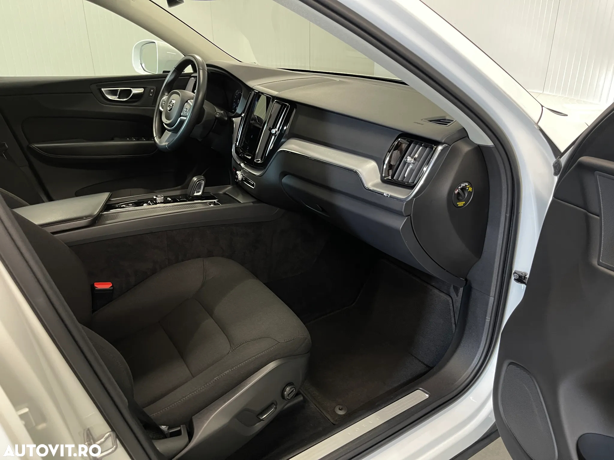 Volvo XC 60 B4 D AWD Geartronic Momentum - 9