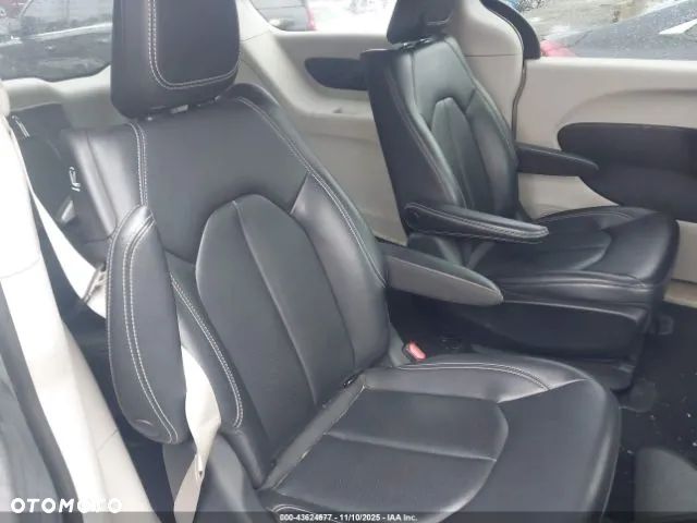 Chrysler Pacifica - 7