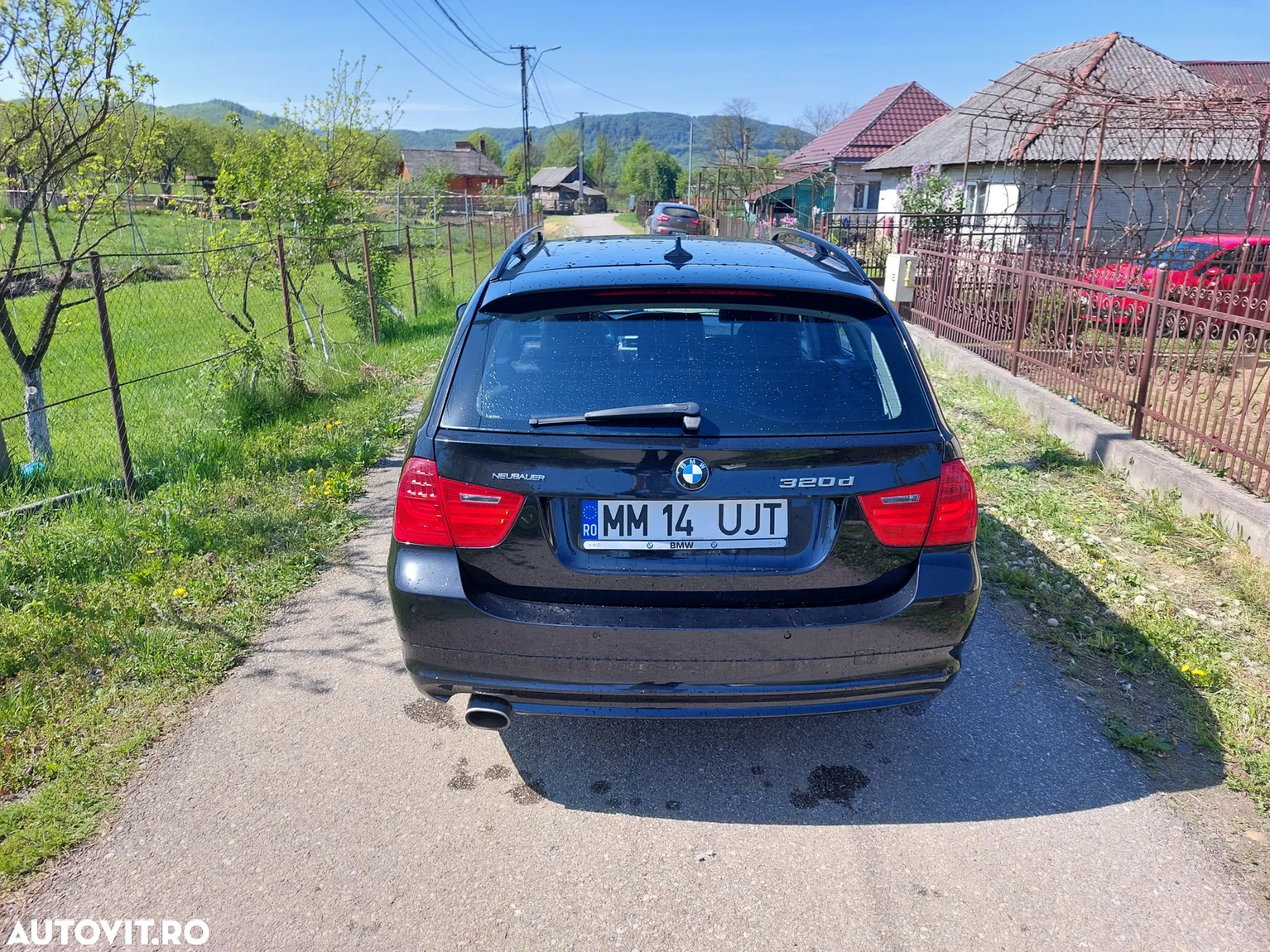BMW Seria 3 320d DPF Touring Aut. - 32
