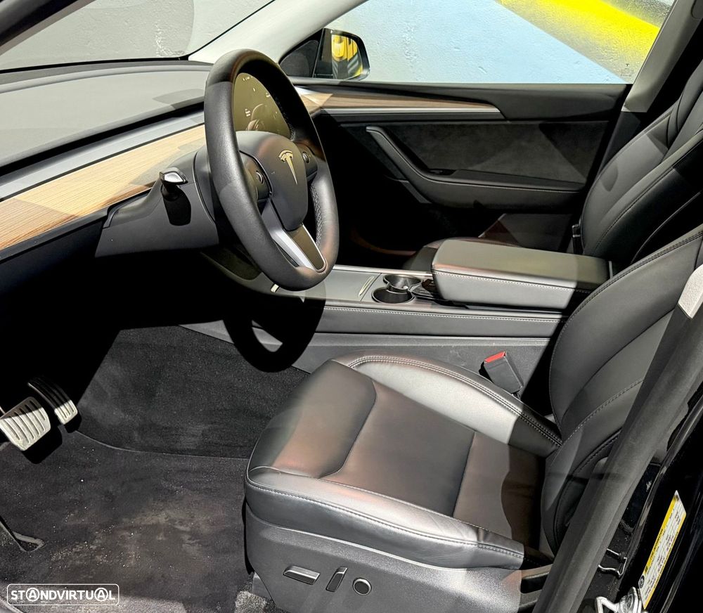 Tesla Model Y Performance Dual Motor AWD - 11