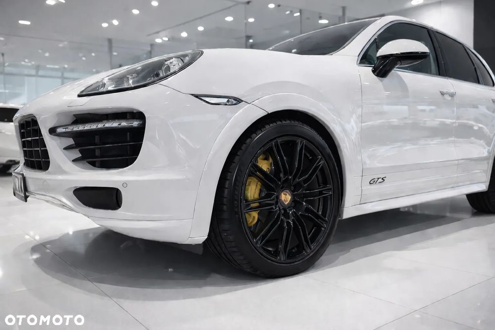 Porsche Cayenne - 1