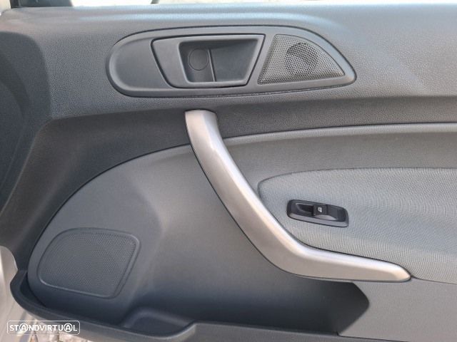 Ford Fiesta 1.25 Trend - 37