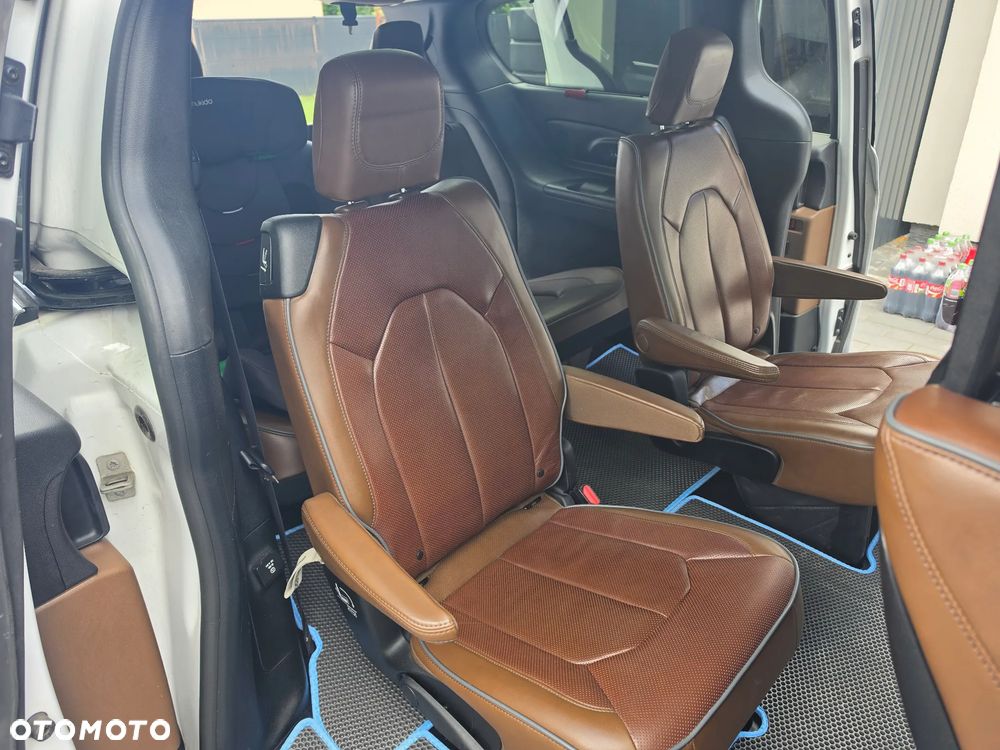 Chrysler Pacifica - 24