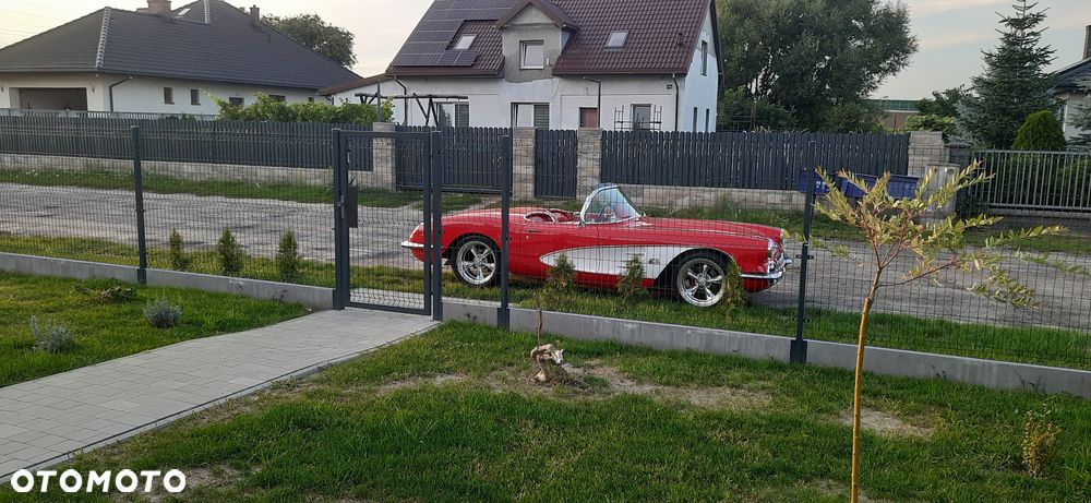 Chevrolet Corvette - 4