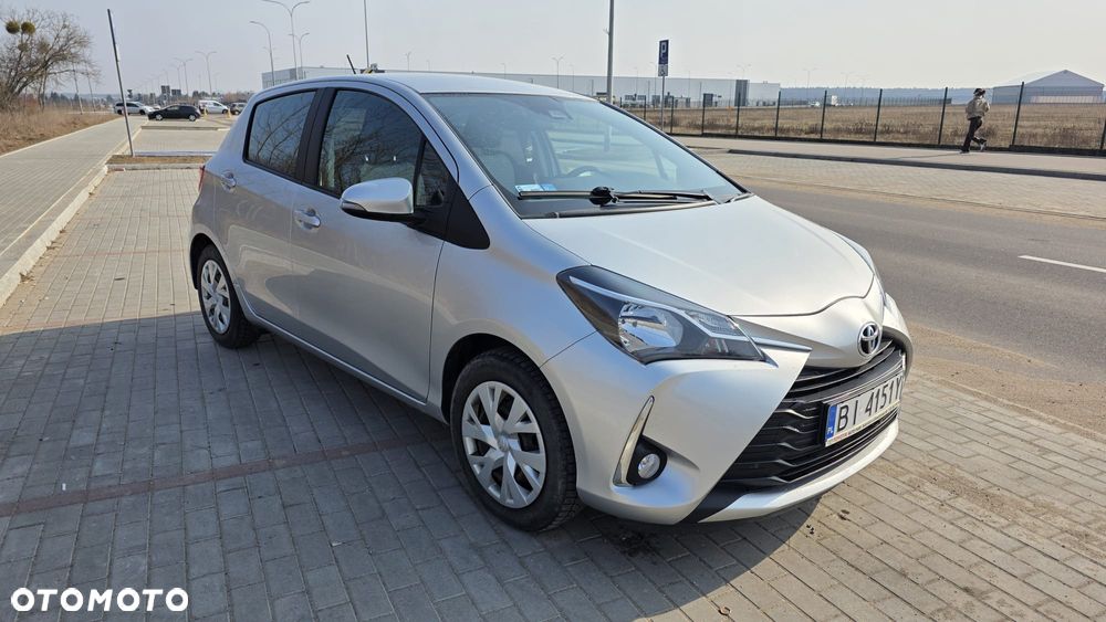 Toyota Yaris 1.5 Premium - 4