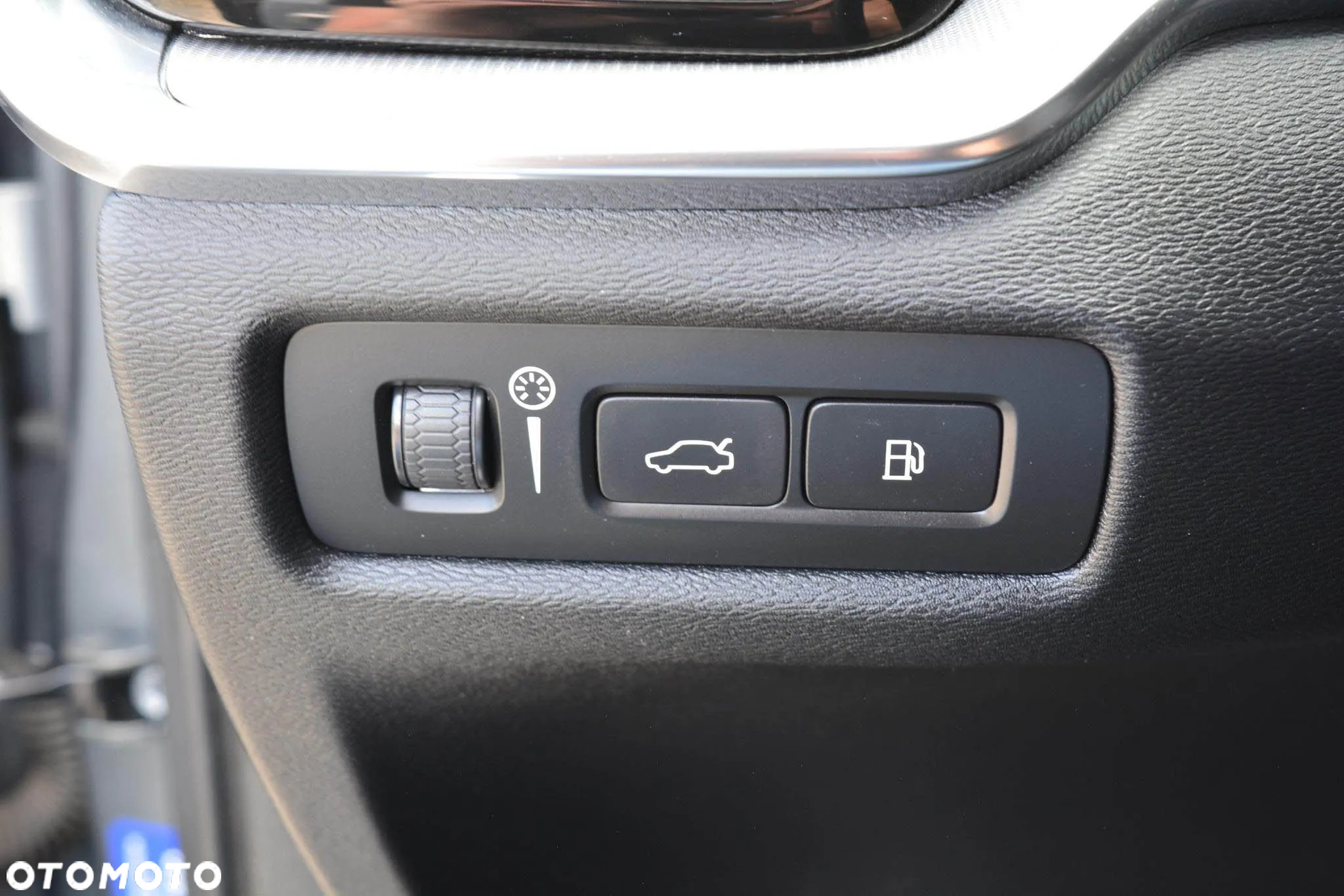 Volvo V60 T8 AWD Plug-In Hybrid R-Design - 28