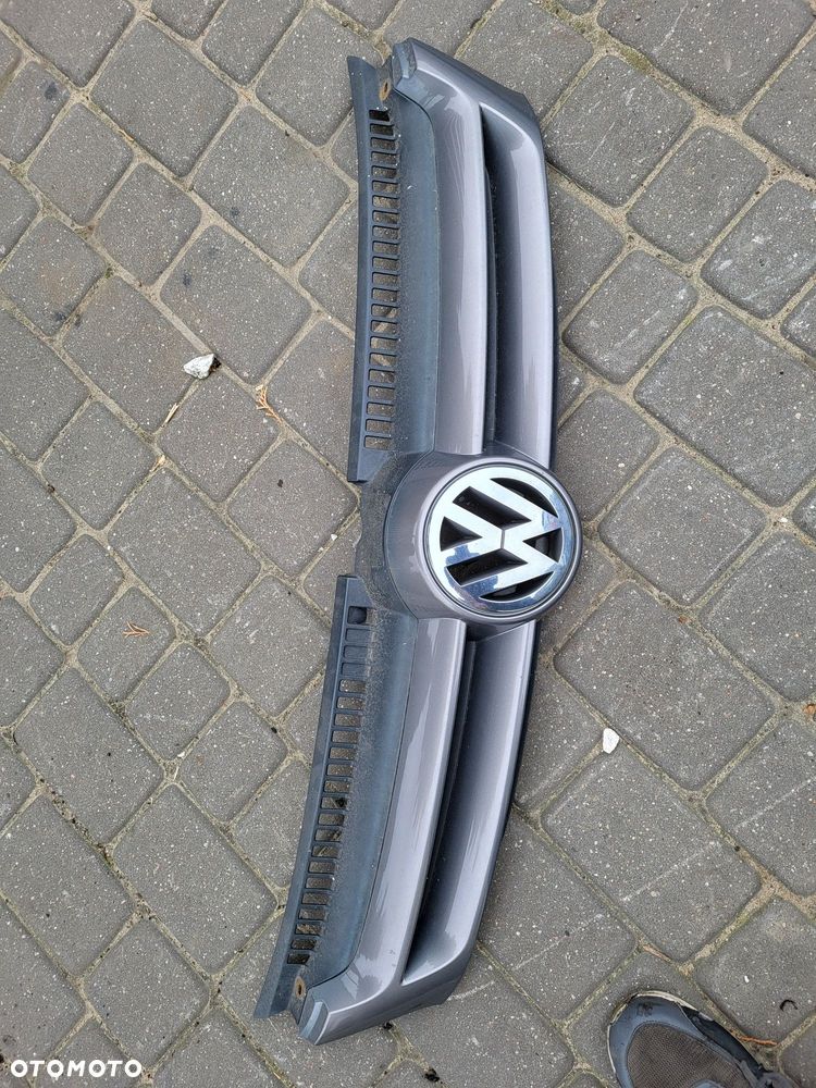 Gril atrapa vw golf 5 plus lakier la7t bez uszkodzeń
