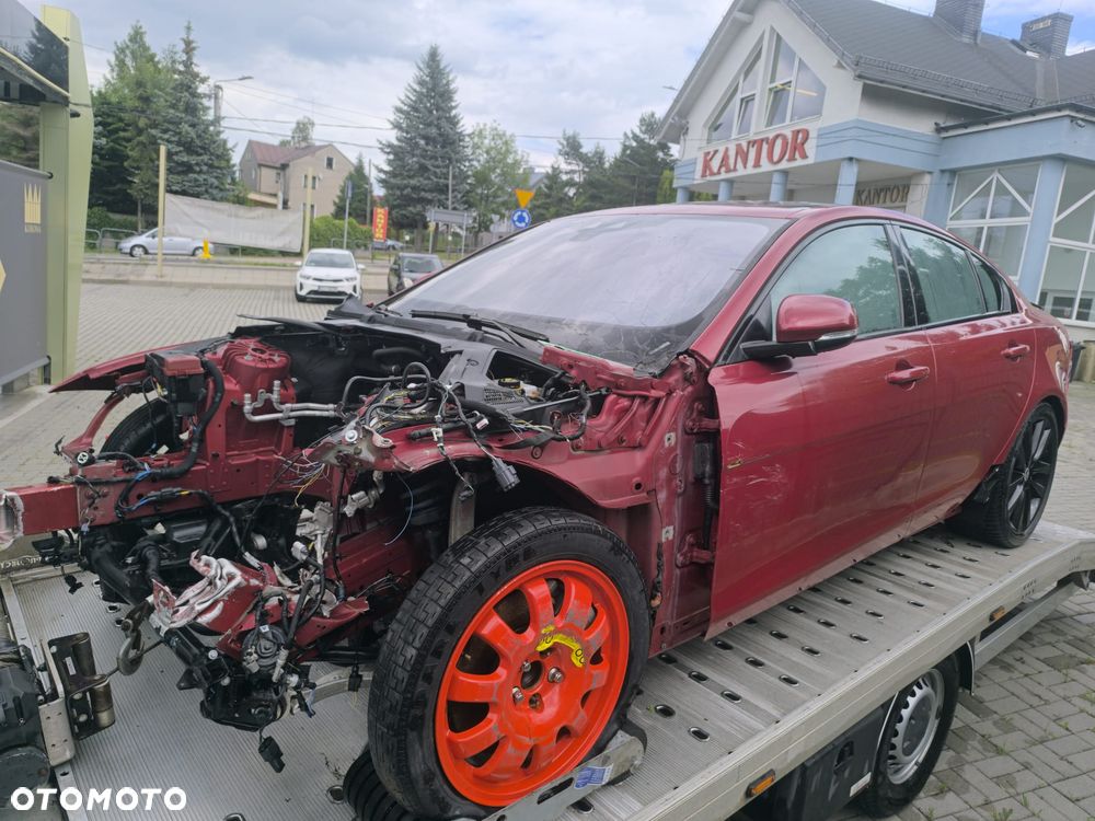 Jaguar XE - 4