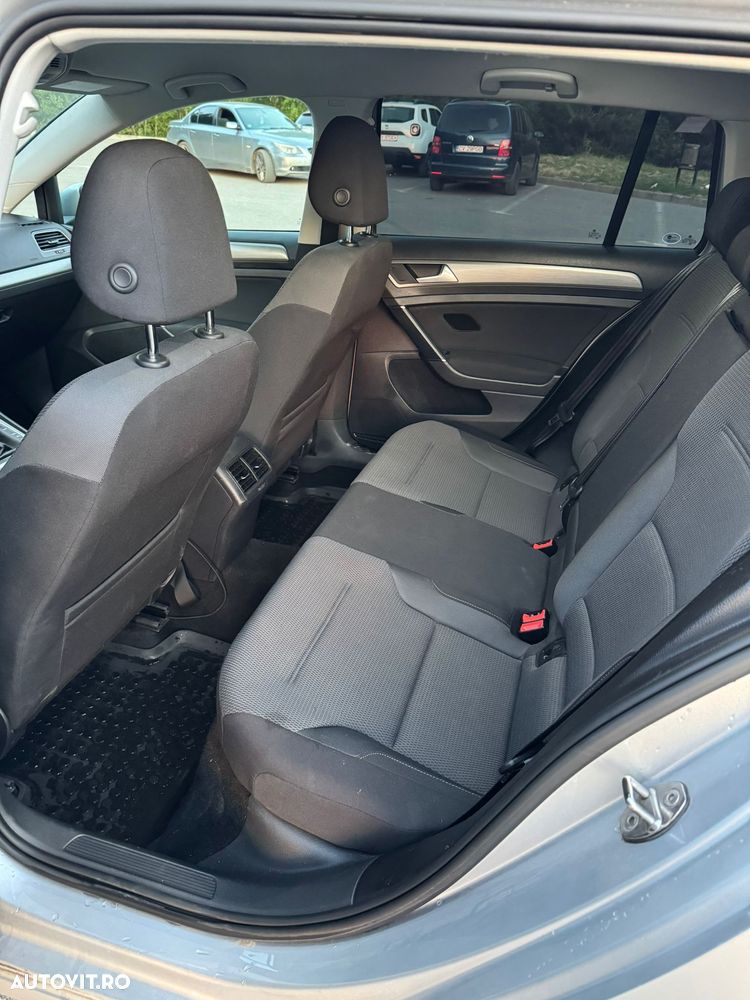 Volkswagen Golf - 10