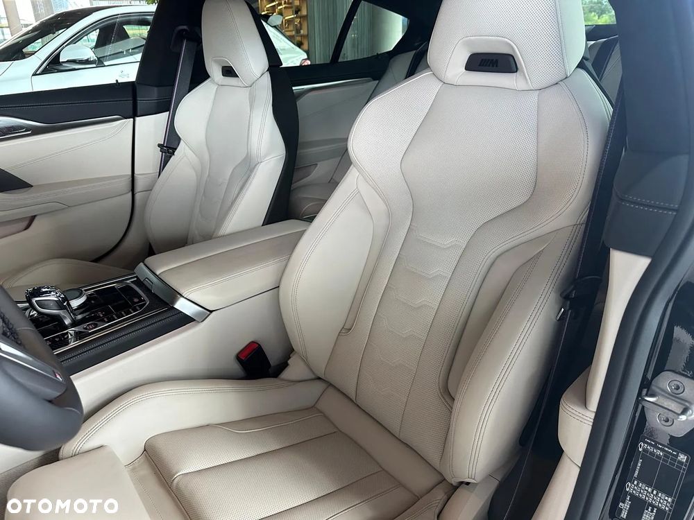 BMW Seria 8 - 18