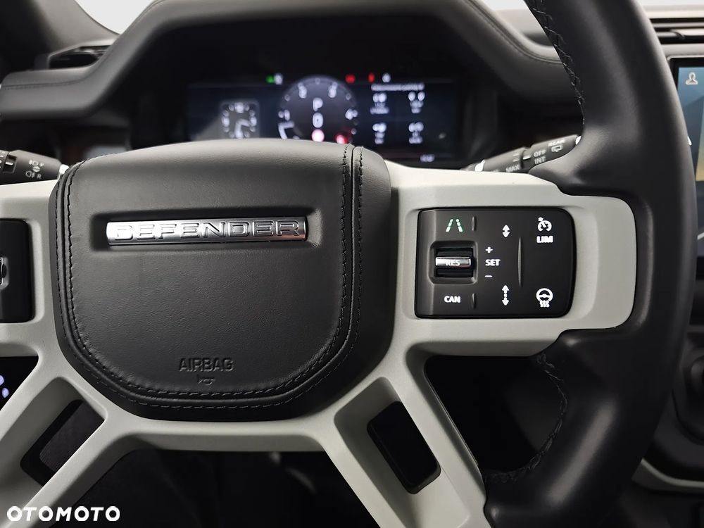 Land Rover Defender 3.0 D300 mHEV X-Dynamic HSE - 14