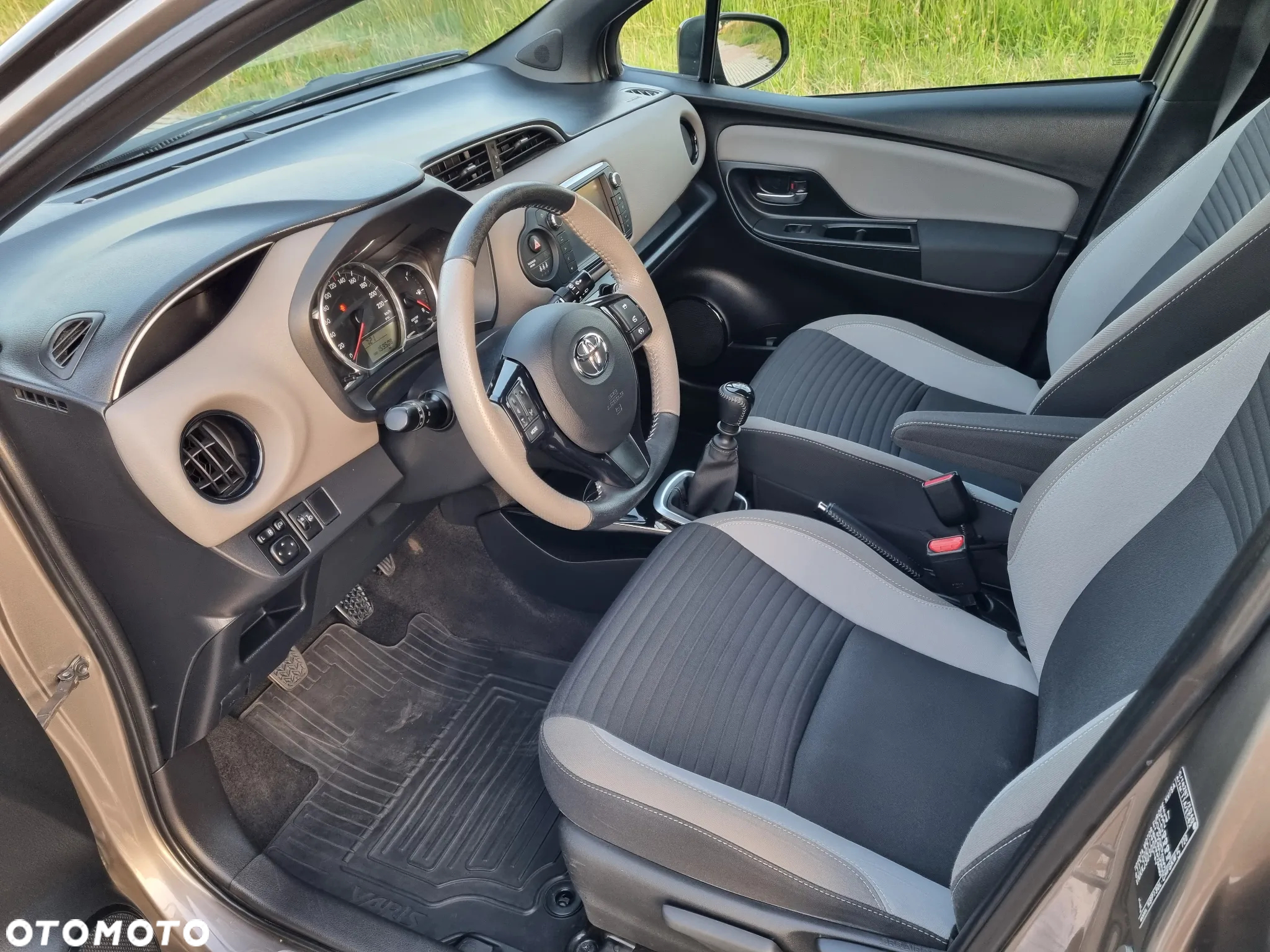 Toyota Yaris 1.33 Selection Platinum - 17