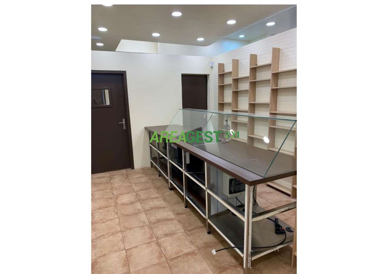 Loja para venda com rendimento, nas Laranjeiras, em Lisboa - Grande imagem: 3/19