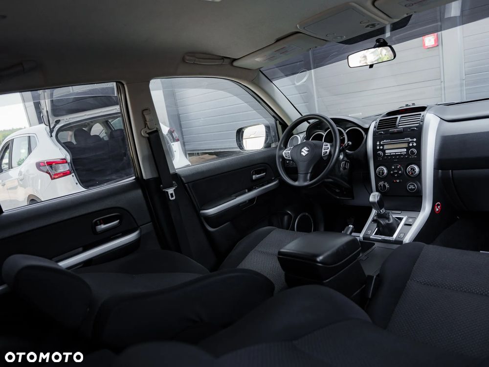 Suzuki Grand Vitara 1.9 DDiS Comfort + DPF Family - 18